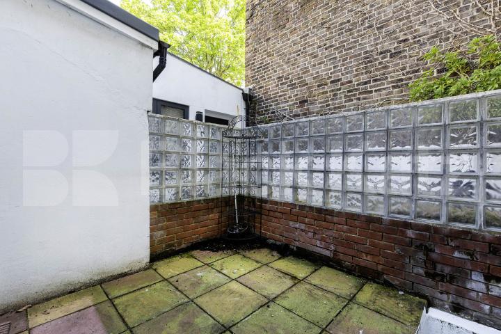 Rent includes gas electric & water - mins to tube and shops   Parkway, Camden / Regents Park